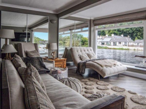 Creebank Cosy Cottage with river view